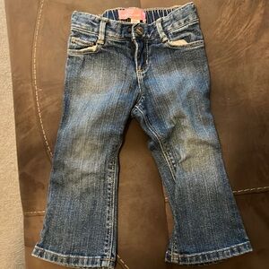 Old Navy toddler girls jeans size 18-24 months.  Very gently worn.